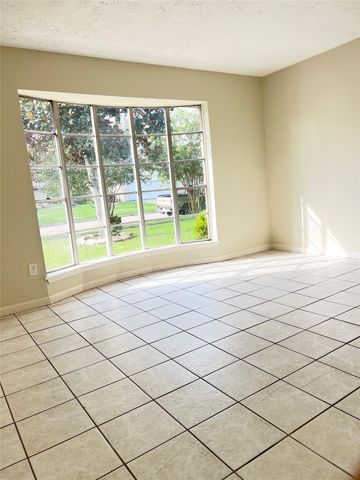 218 La Fonda Drive, Houston, TX 77060