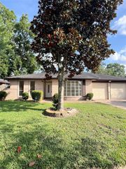 218 La Fonda Drive, Houston, TX 77060
