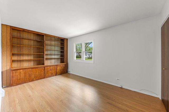 1302 Coolidge Avenue, Wheaton, IL 60189
