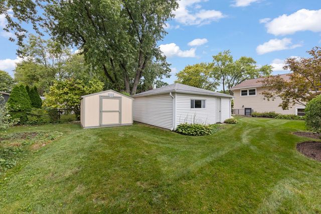 1302 Coolidge Avenue, Wheaton, IL 60189