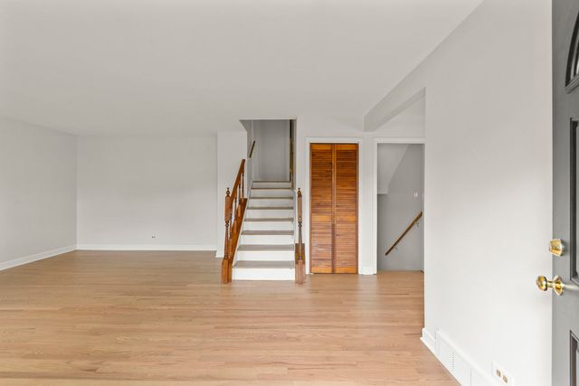 1302 Coolidge Avenue, Wheaton, IL 60189