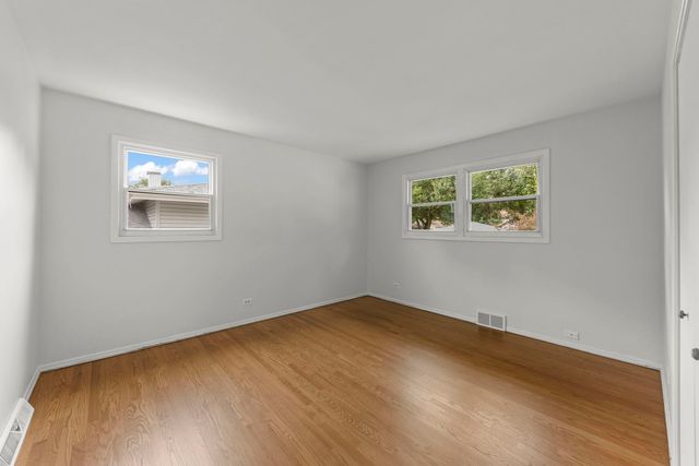 1302 Coolidge Avenue, Wheaton, IL 60189