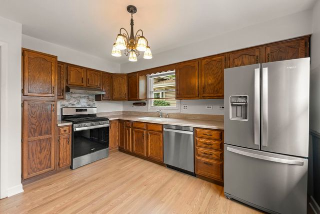 1302 Coolidge Avenue, Wheaton, IL 60189