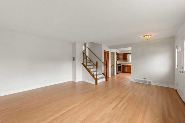 1302 Coolidge Avenue, Wheaton, IL 60189