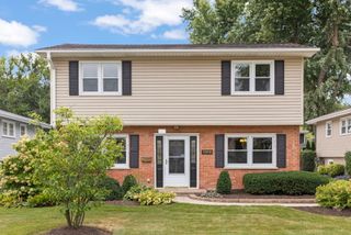 1302 Coolidge Avenue, Wheaton, IL 60189