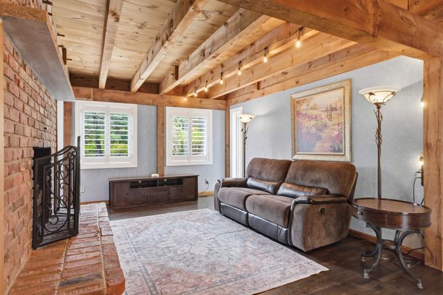 42 Nason Road, Hampton Falls, NH 03844
