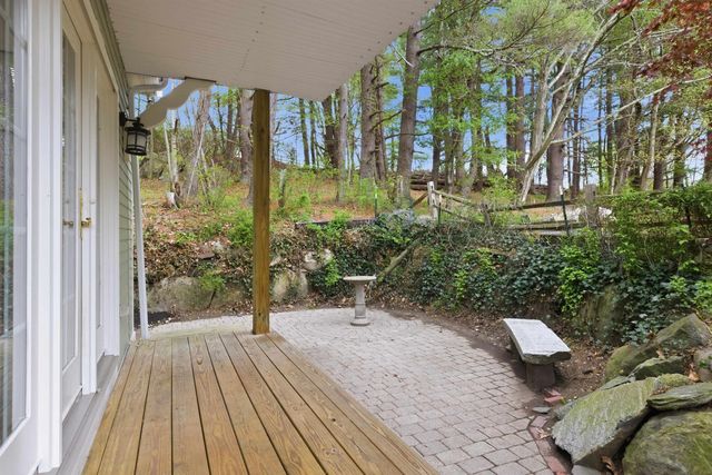42 Nason Road, Hampton Falls, NH 03844