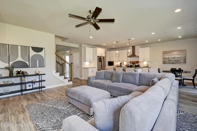 9204 Fox Chase Rd, Louisville, KY 40228