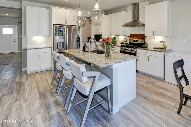 9204 Fox Chase Rd, Louisville, KY 40228