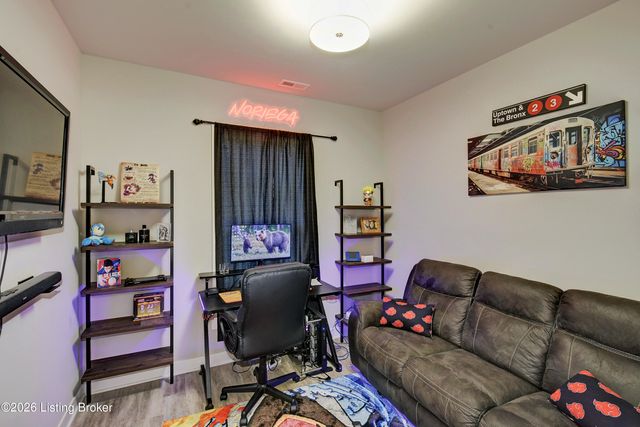 9204 Fox Chase Rd, Louisville, KY 40228