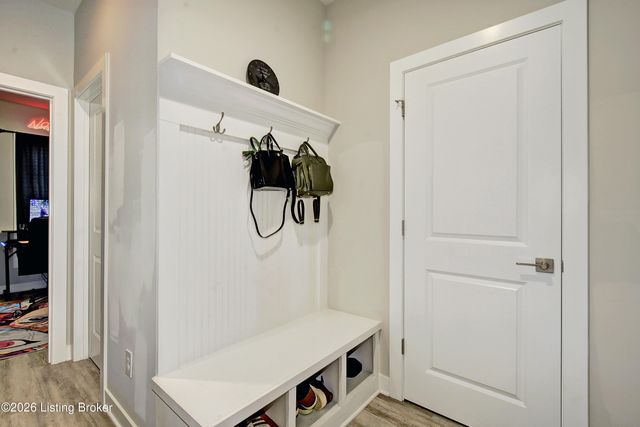 9204 Fox Chase Rd, Louisville, KY 40228