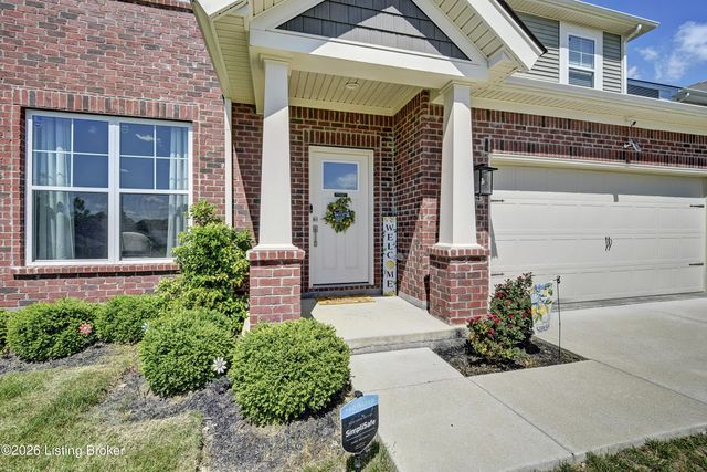 9204 Fox Chase Rd, Louisville, KY 40228