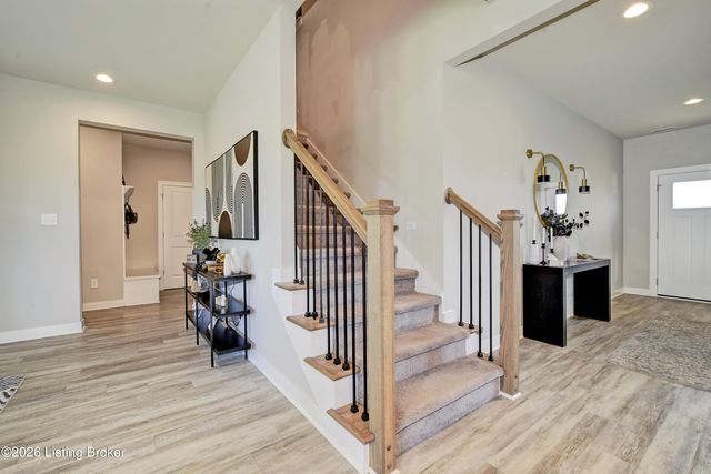 9204 Fox Chase Rd, Louisville, KY 40228