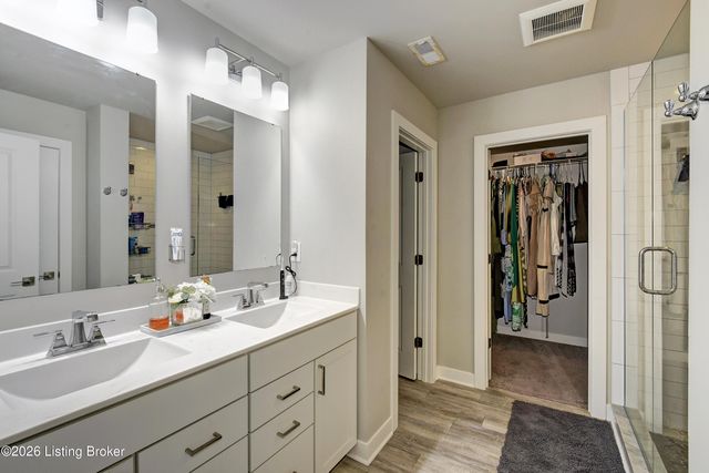 9204 Fox Chase Rd, Louisville, KY 40228