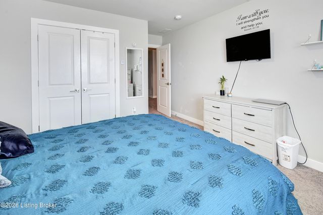 9204 Fox Chase Rd, Louisville, KY 40228