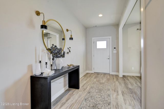 9204 Fox Chase Rd, Louisville, KY 40228