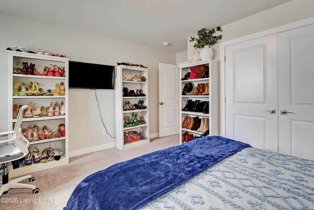 9204 Fox Chase Rd, Louisville, KY 40228