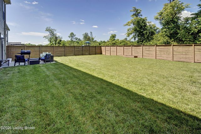 9204 Fox Chase Rd, Louisville, KY 40228