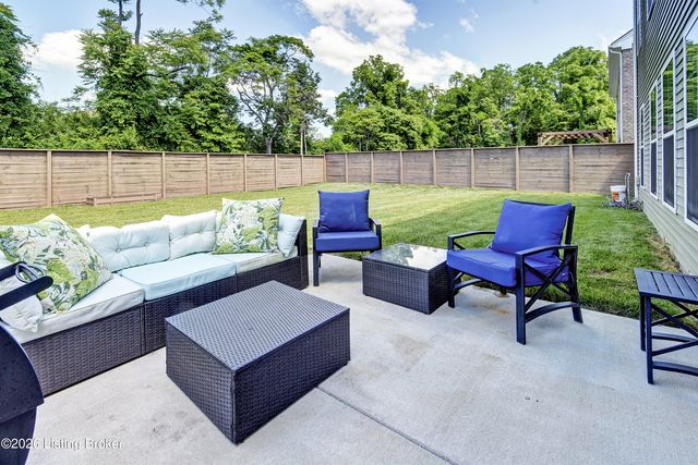 9204 Fox Chase Rd, Louisville, KY 40228