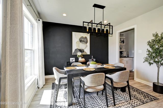 9204 Fox Chase Rd, Louisville, KY 40228