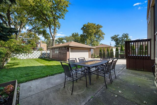 2928 W 98th Street, Evergreen Park, IL 60805