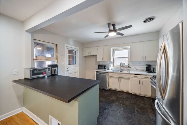 2928 W 98th Street, Evergreen Park, IL 60805