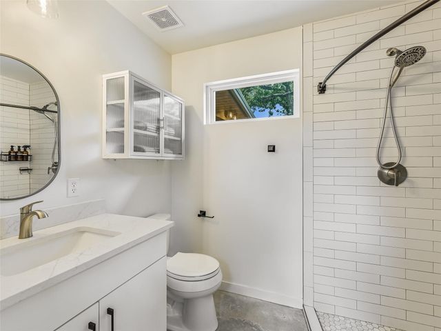 226 Stolle LN, Flatonia, TX 78941