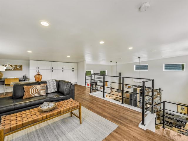 226 Stolle LN, Flatonia, TX 78941
