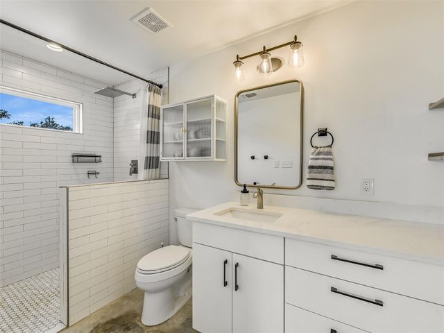 226 Stolle LN, Flatonia, TX 78941