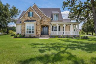 10560 St John Dr, Iola, TX 77861