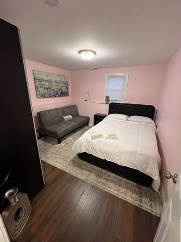 35 Glen Cir, Waltham, MA 02451