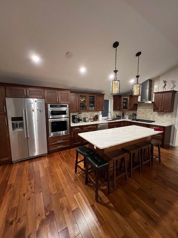 35 Glen Cir, Waltham, MA 02451