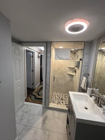 35 Glen Cir, Waltham, MA 02451