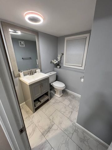 35 Glen Cir, Waltham, MA 02451