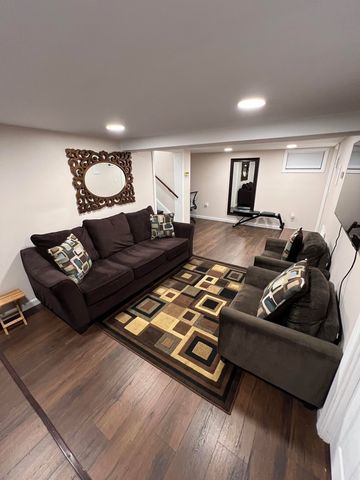35 Glen Cir, Waltham, MA 02451