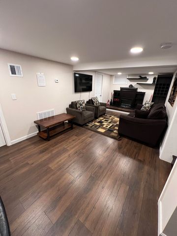 35 Glen Cir, Waltham, MA 02451