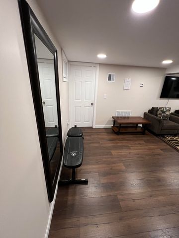 35 Glen Cir, Waltham, MA 02451