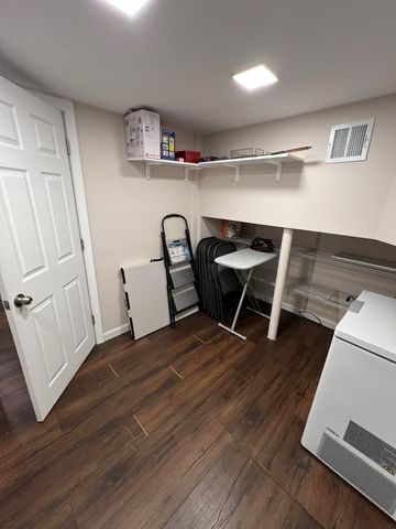 35 Glen Cir, Waltham, MA 02451