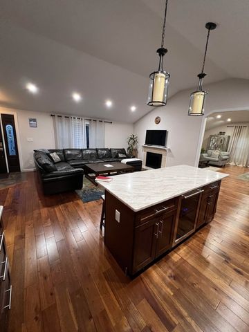 35 Glen Cir, Waltham, MA 02451