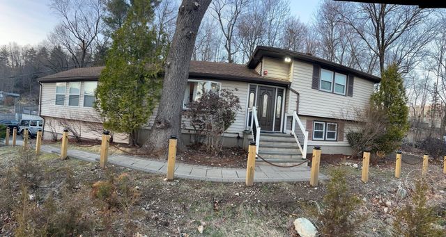 35 Glen Cir, Waltham, MA 02451