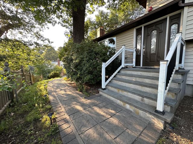35 Glen Cir, Waltham, MA 02451
