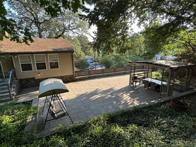 35 Glen Cir, Waltham, MA 02451