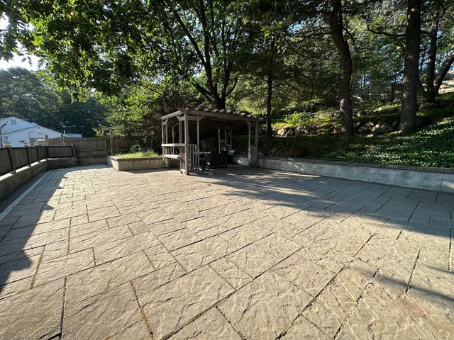 35 Glen Cir, Waltham, MA 02451
