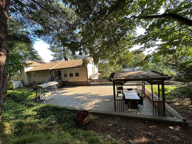 35 Glen Cir, Waltham, MA 02451