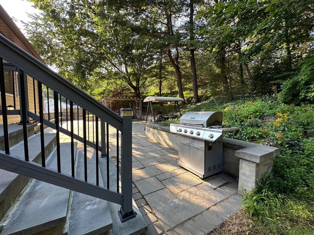 35 Glen Cir, Waltham, MA 02451