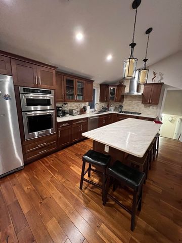 35 Glen Cir, Waltham, MA 02451