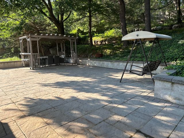35 Glen Cir, Waltham, MA 02451