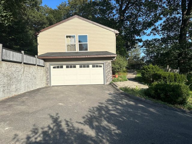 35 Glen Cir, Waltham, MA 02451
