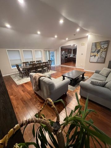 35 Glen Cir, Waltham, MA 02451