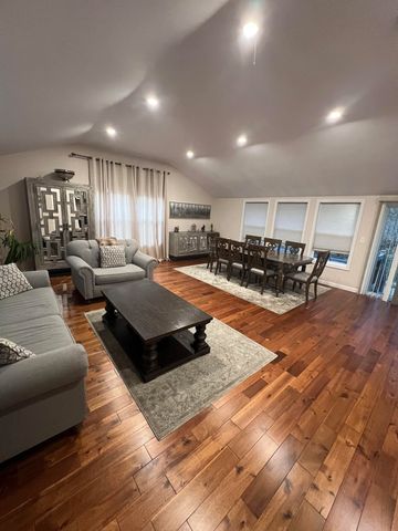 35 Glen Cir, Waltham, MA 02451
